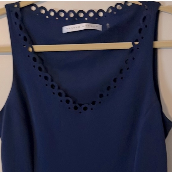 Womens Susana Monaco Fit Flare Navy Dress Laser cut Trim @ Vneck Pockets Hem Sz6 - Picture 3 of 5